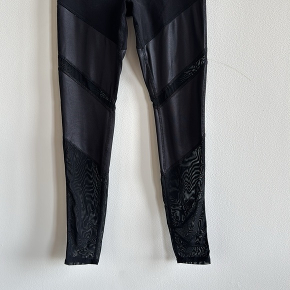 Alo Yoga High-Waist Sheila Legging - Picture 4 of 10